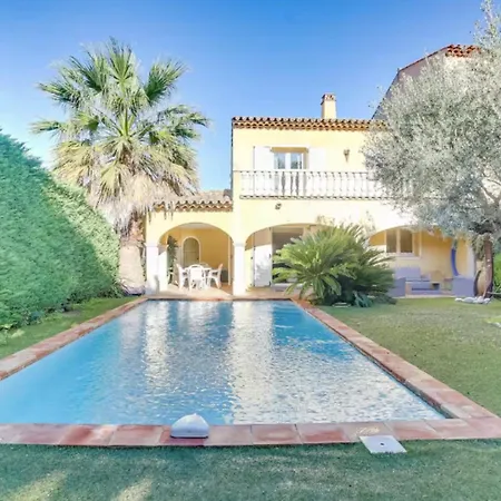 בית נופש With Heated Pool In *