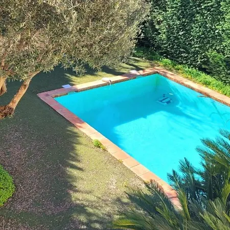 With Heated Pool In בית נופש סן-מקסים